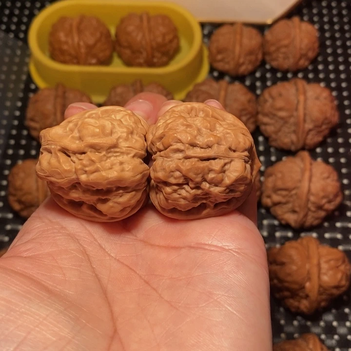 王***贺文玩核桃把件四开八腿