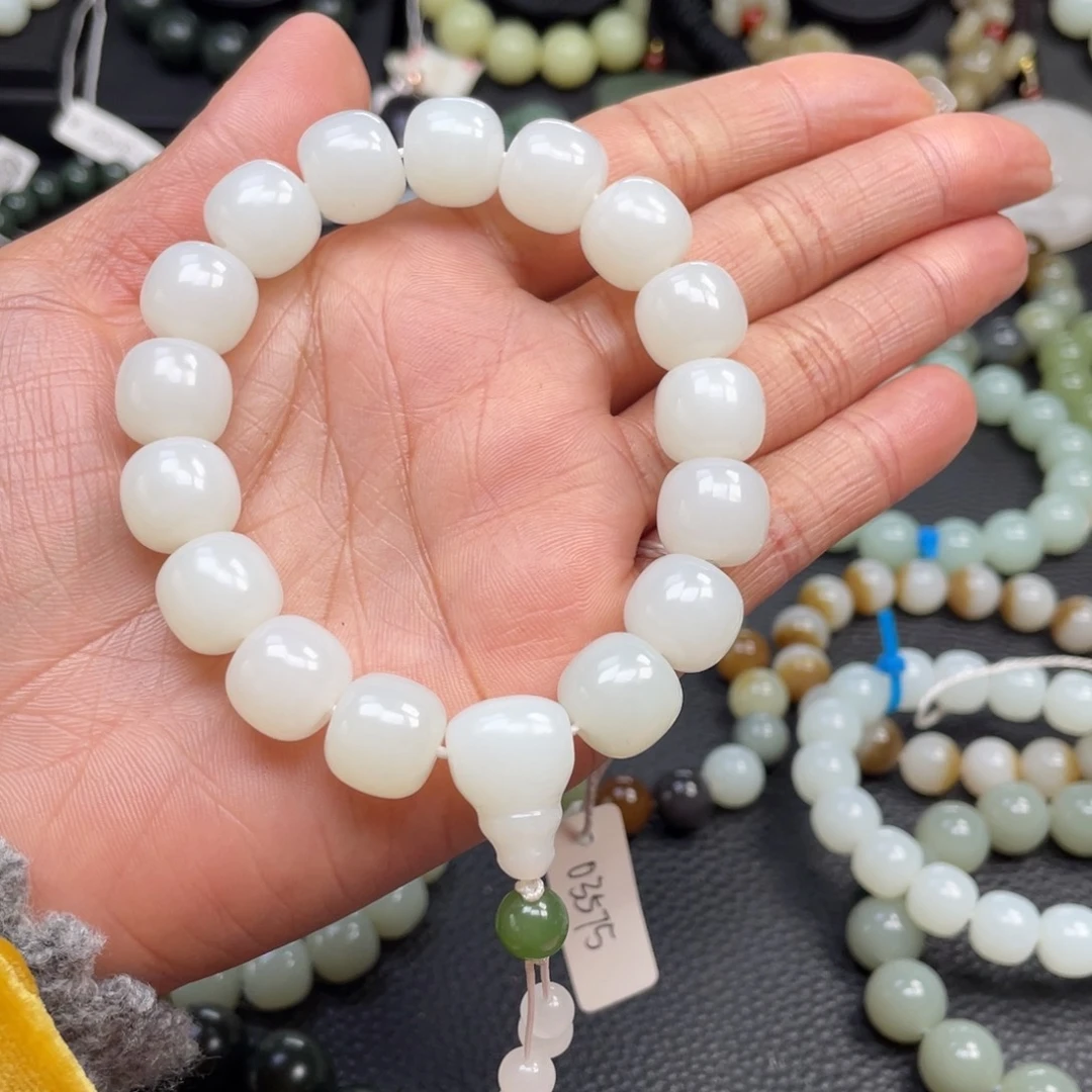 幸***伴和田玉未镶嵌手链