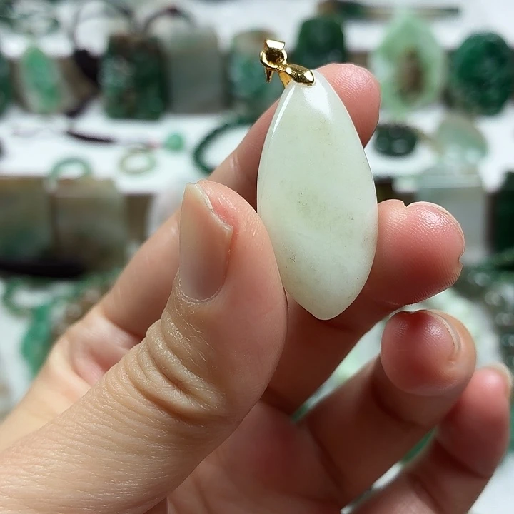 独山玉未镶嵌吊坠