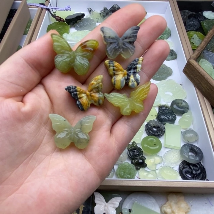 蛇纹石玉未镶嵌颈饰