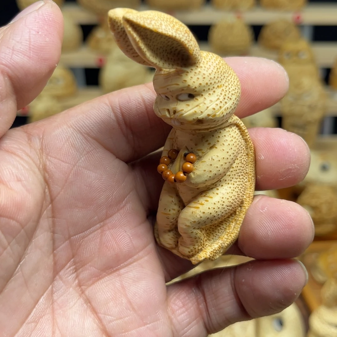 香榧木竹根雕兔子手把件