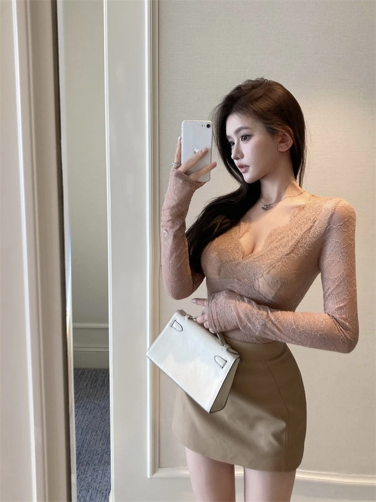 秋冬新款纯欲辣妹性感低胸v领上衣女蕾丝打底衫内搭高级感小衫