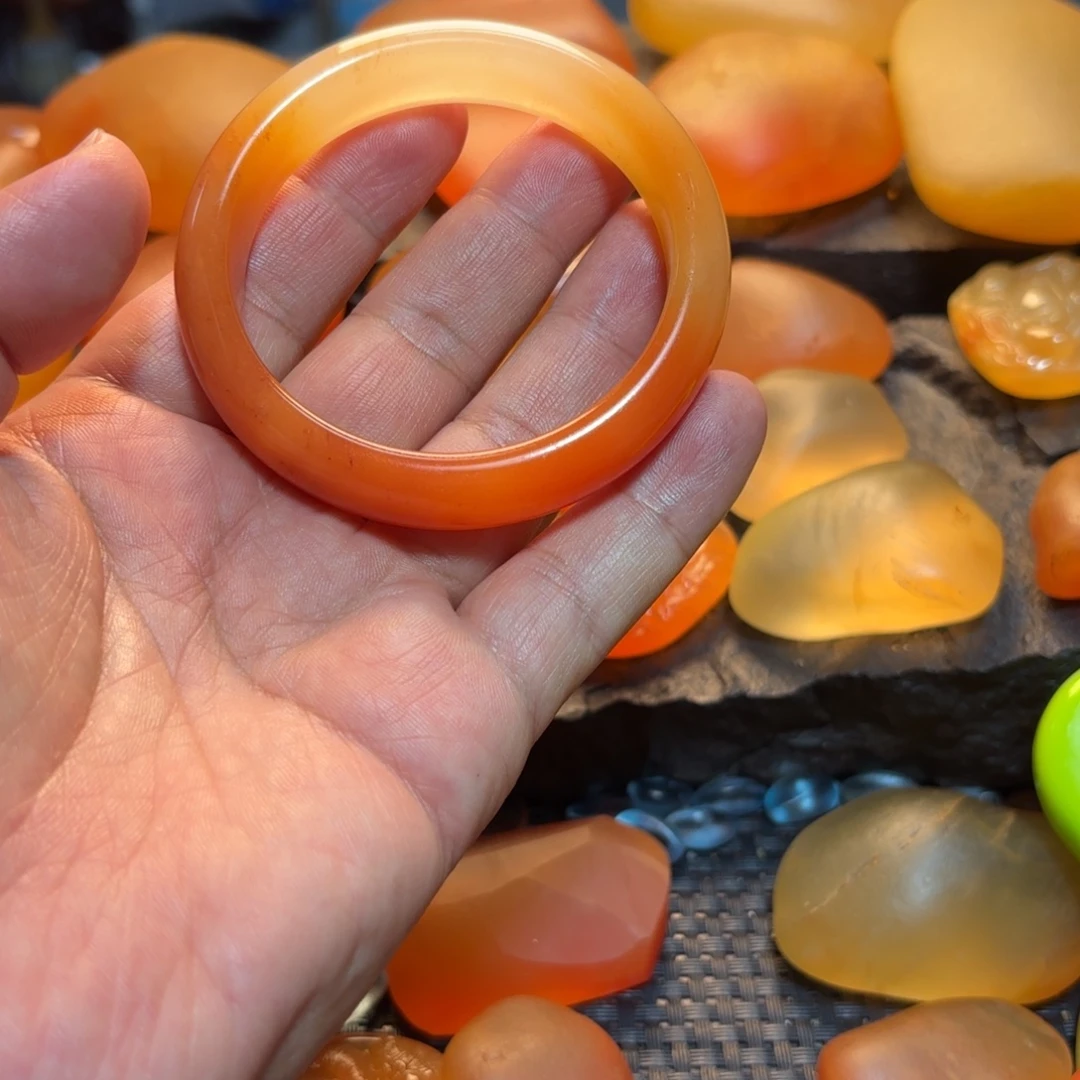 z***成石英岩玉未镶嵌挂件