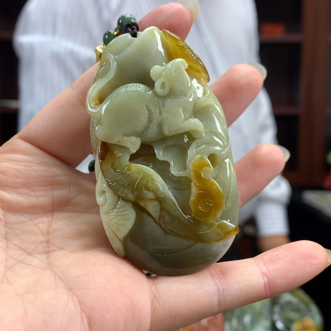 蛇纹石玉未镶嵌颈饰