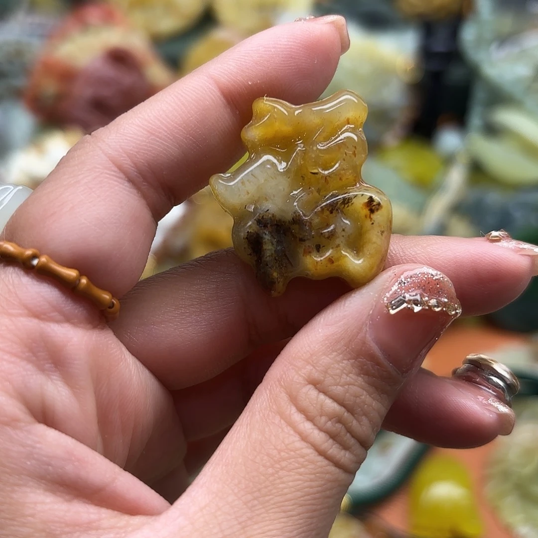 蛇纹石玉未镶嵌吊坠