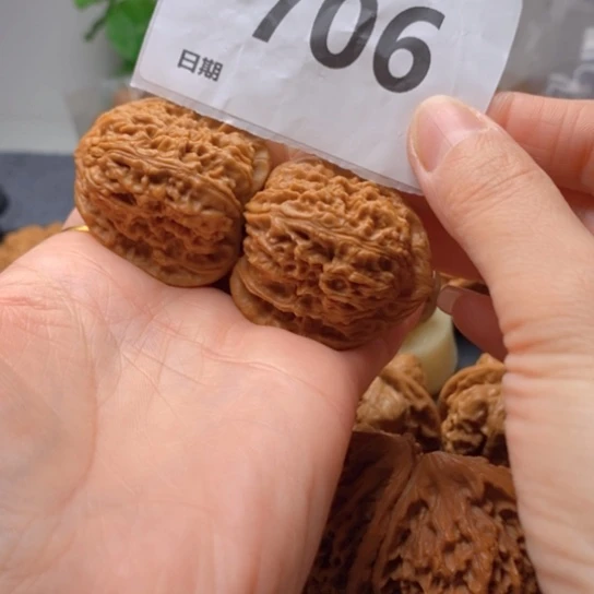 J***i吊坠文玩核桃全品40南疆石706