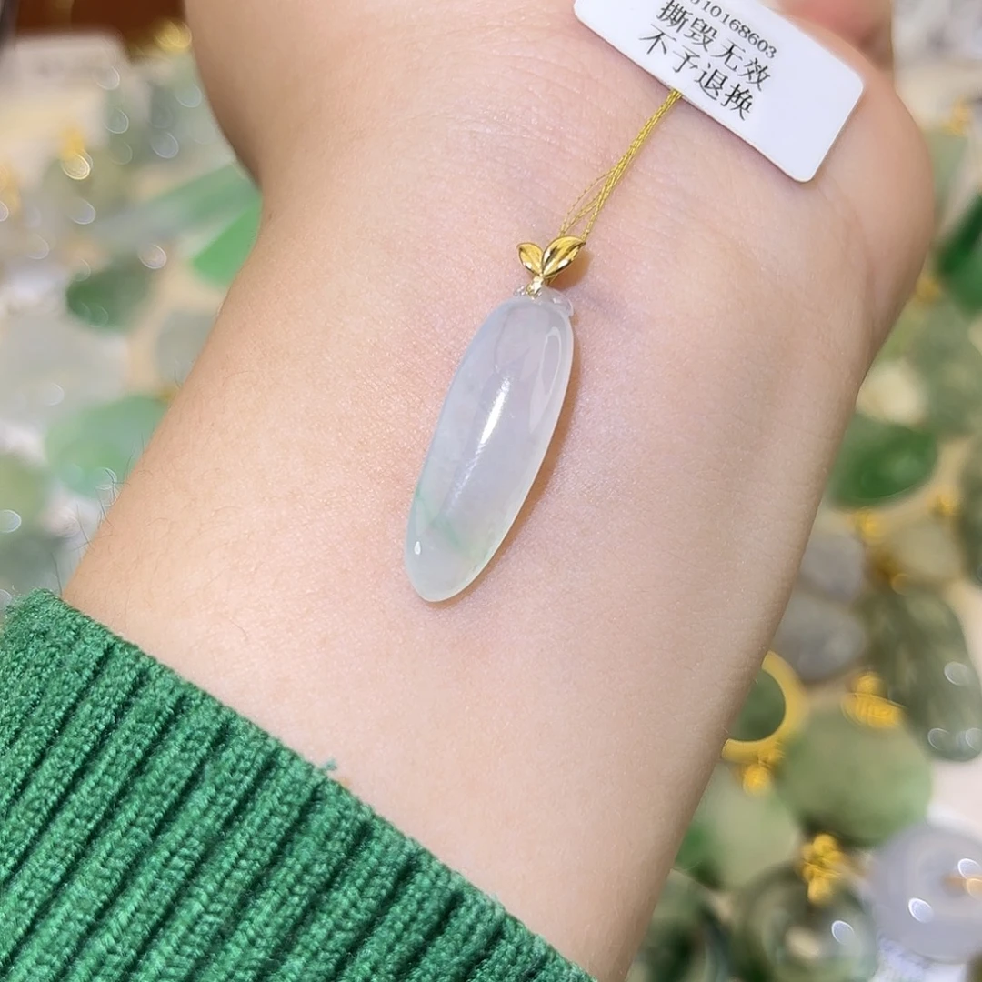 翡翠18K金镶嵌颈饰福瓜