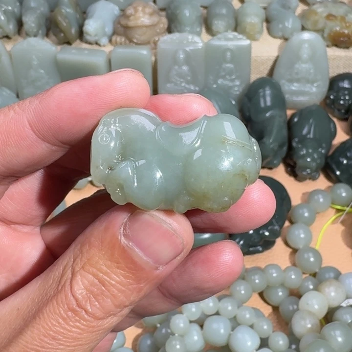 和田玉未镶嵌颈饰