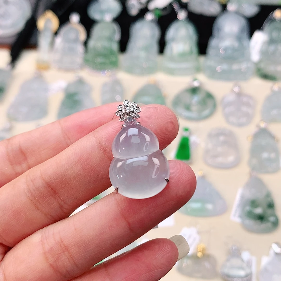 翡翠18K金镶嵌颈饰葫芦