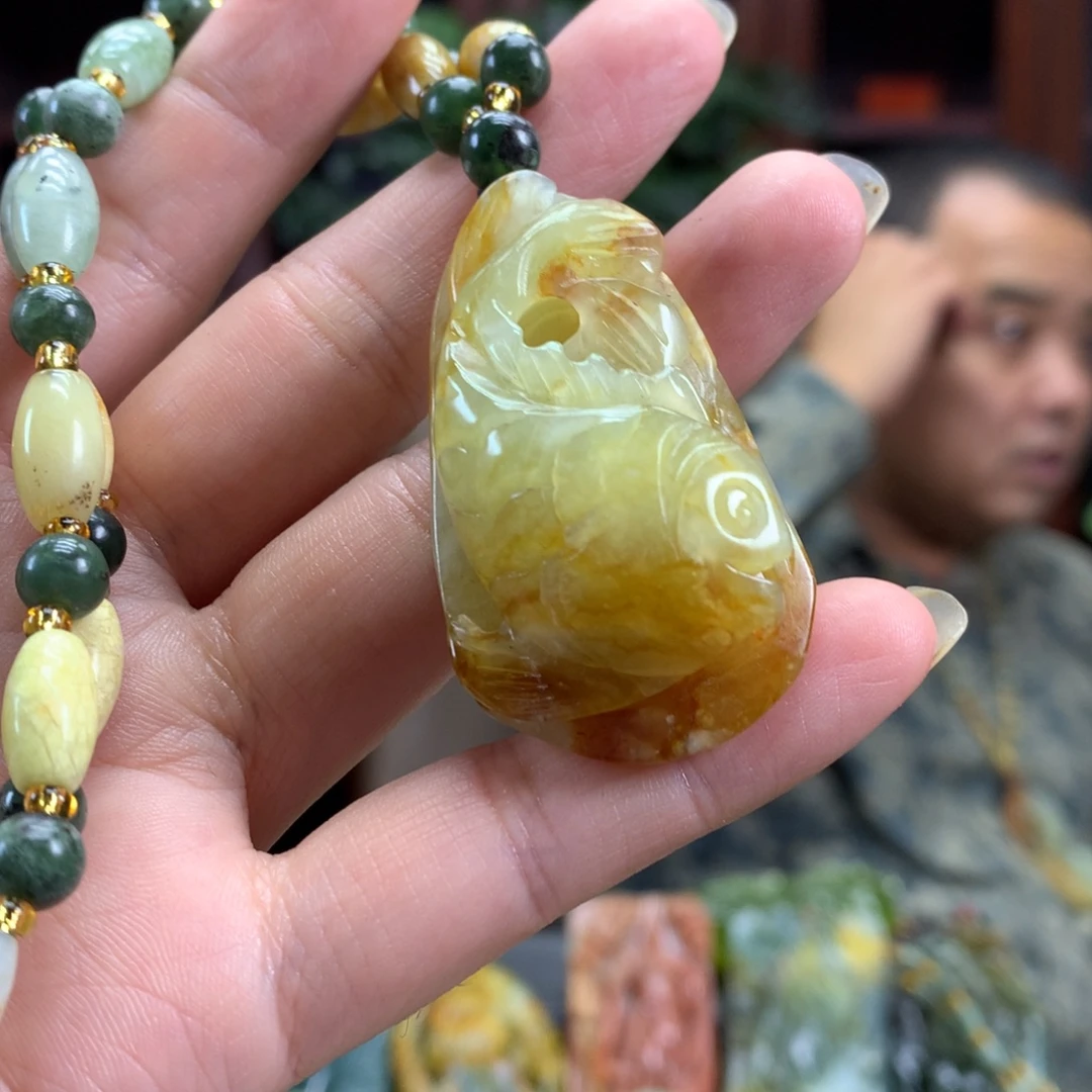 未镶嵌蛇纹石玉颈饰
