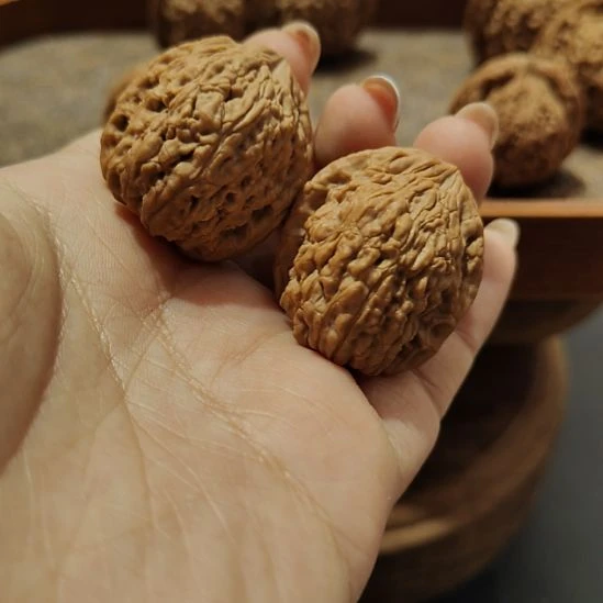 文玩核桃把件古树南将石核桃