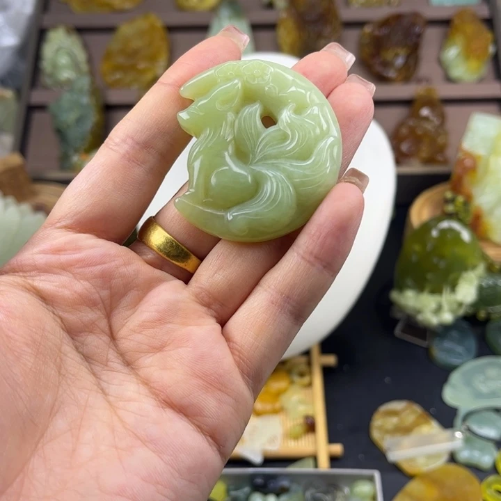未镶嵌蛇纹石玉颈饰