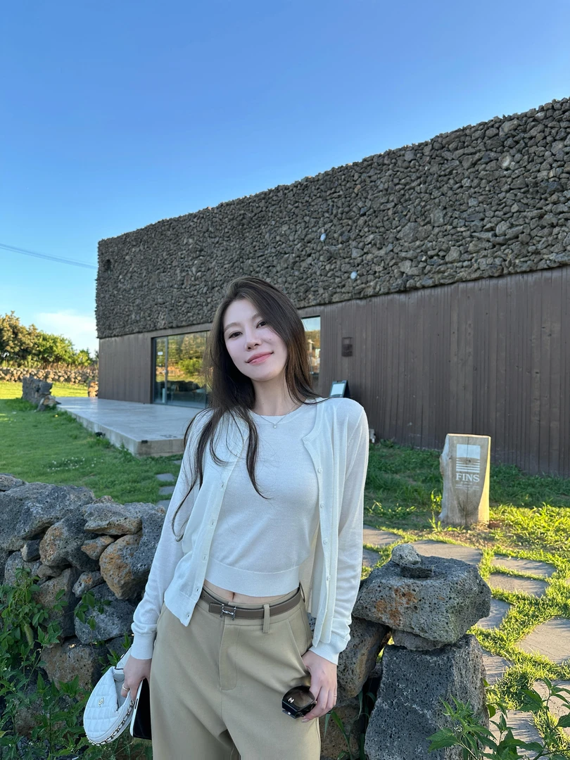 秋季新款清冷系禅意衣服女短款收腰无袖背心薄款开衫修身直筒裤