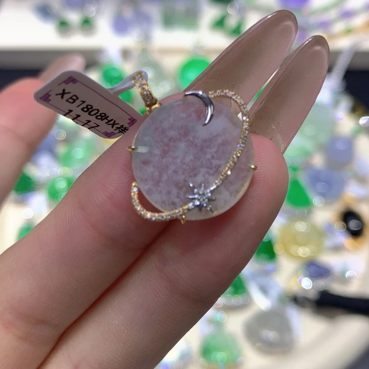 翡翠18K金镶嵌颈饰