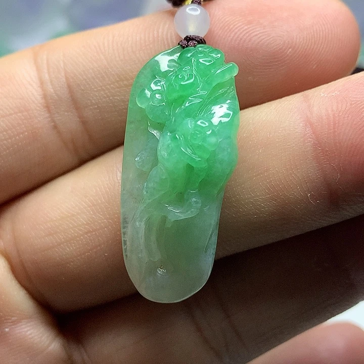 翡翠未镶嵌吊坠(赠链)
