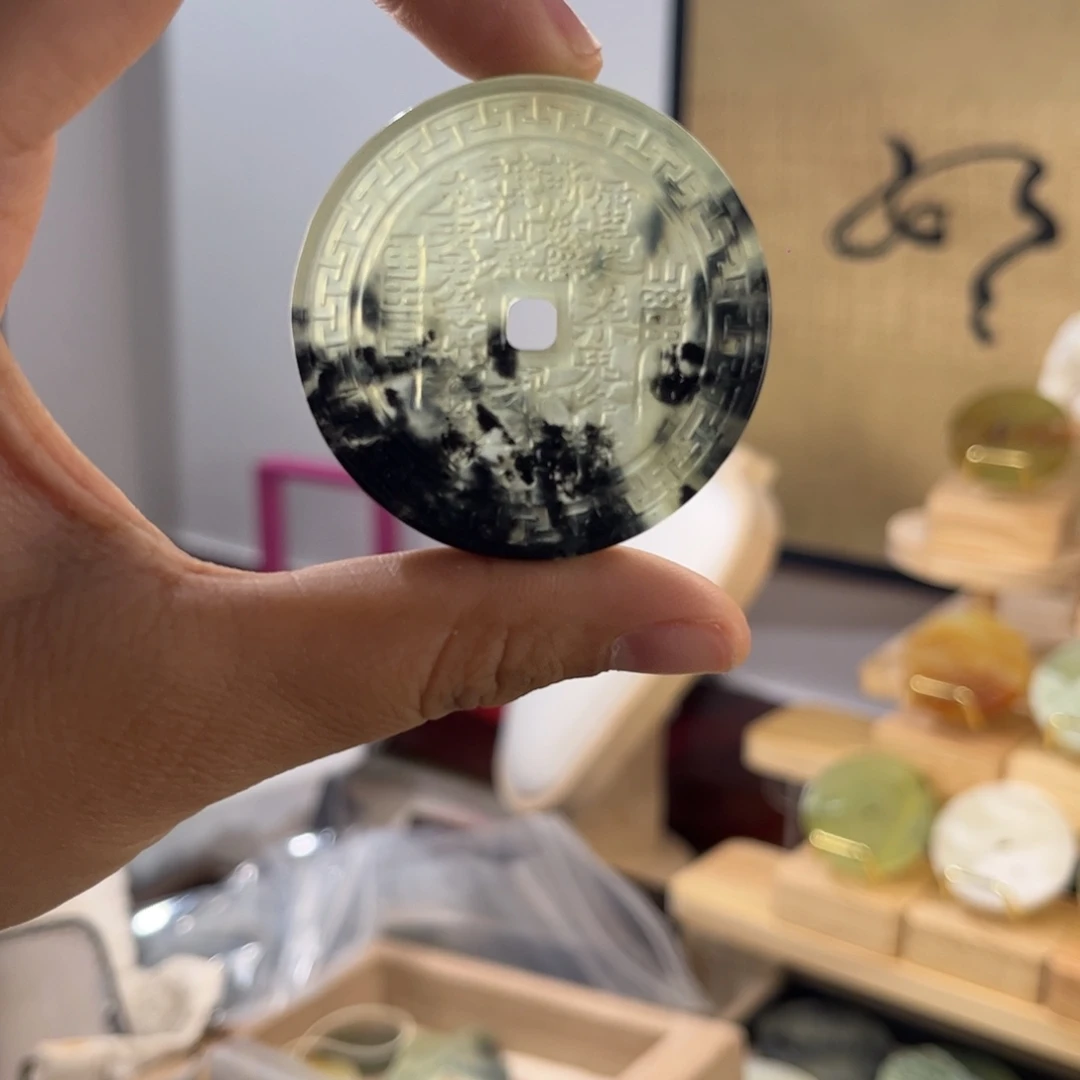 九***斤蛇纹石玉未镶嵌颈饰