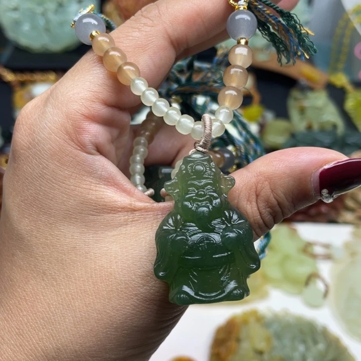 蛇纹石玉未镶嵌颈饰