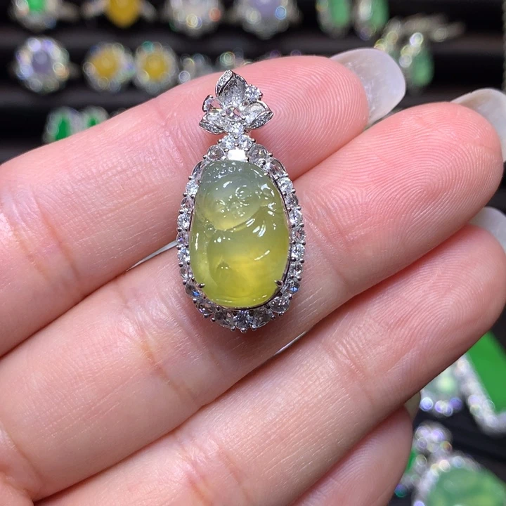 翡翠18K金镶嵌颈饰冰黄宝宝佛