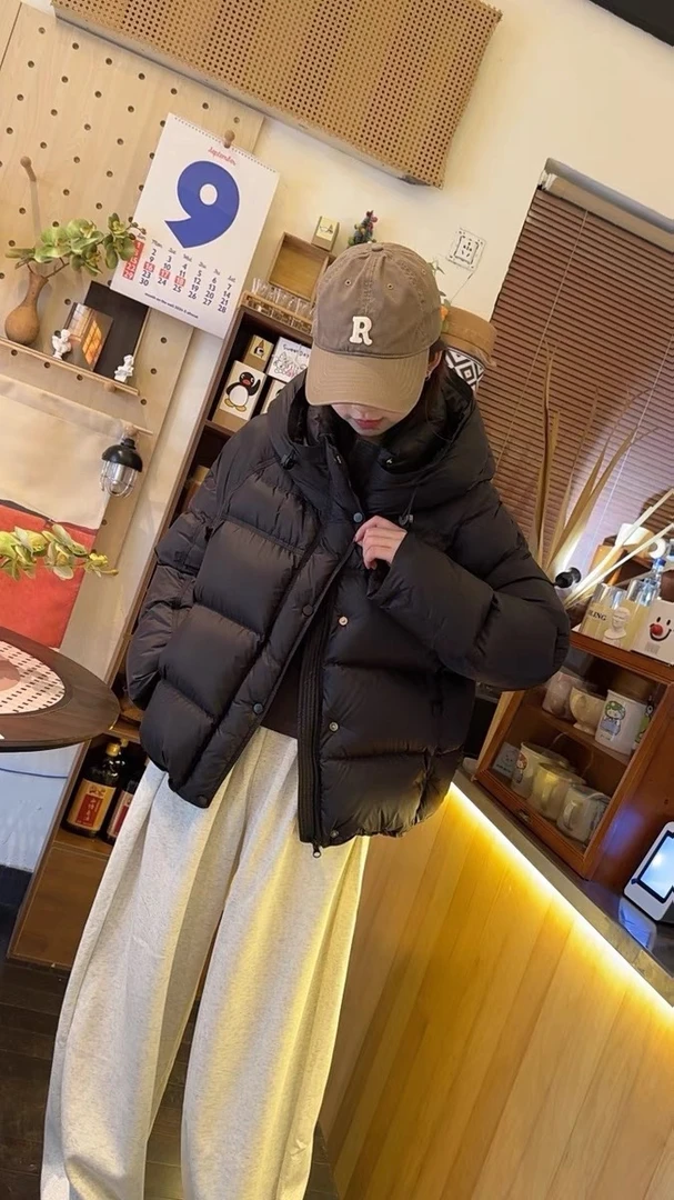 新款95%白鸭绒轻奢云朵泡芙保暖服连帽外套短款羽绒服泡芙羽绒服