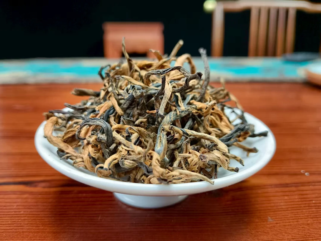 云南古树红茶晒红