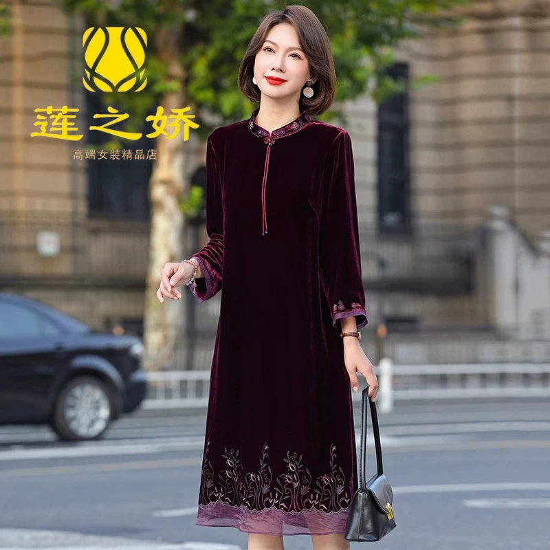 红色新中式刺绣真丝丝绒连衣裙2025秋桑蚕丝改良旗袍宴会礼服