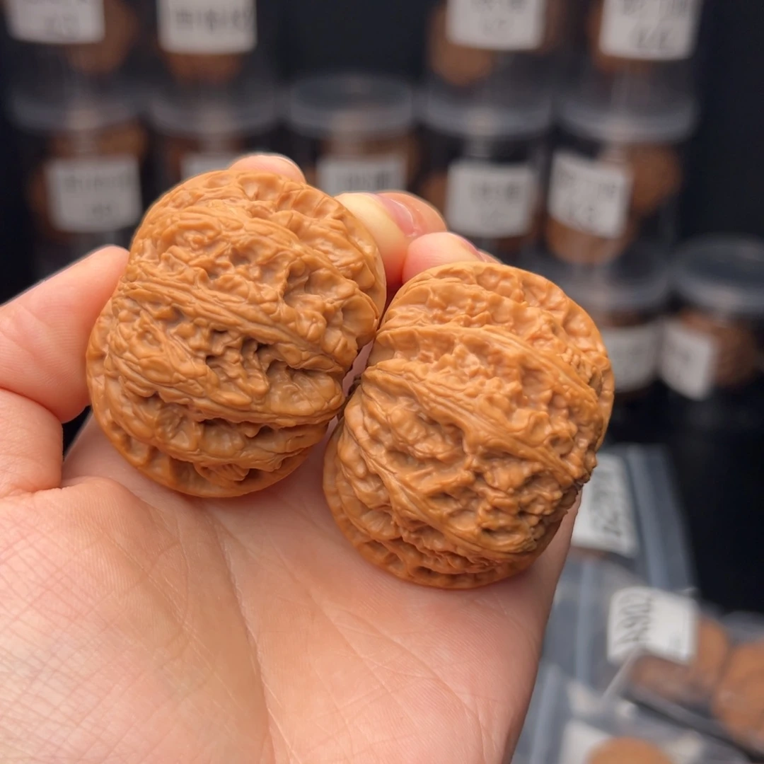 文玩核桃吊坠铄****爸大粗筋