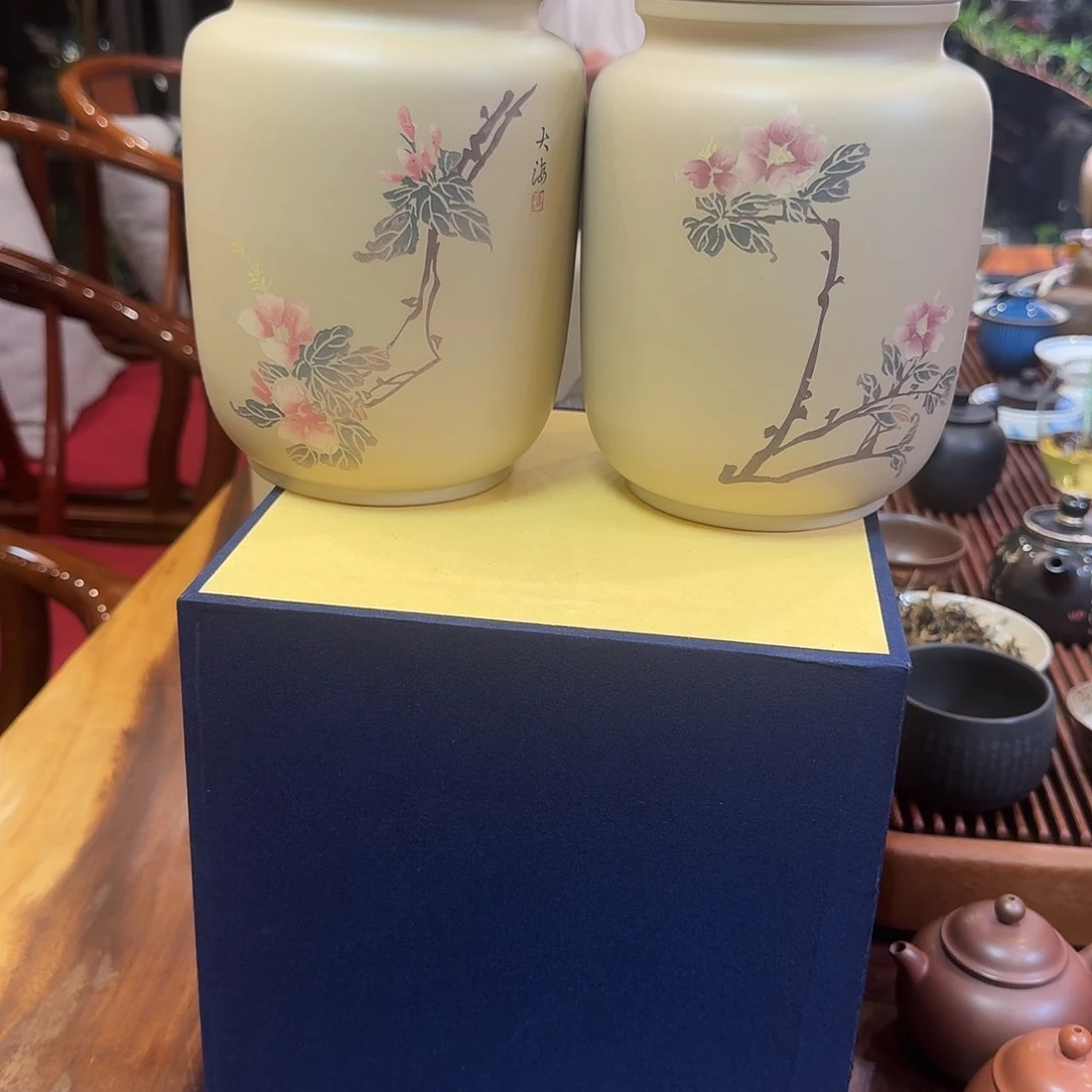 青***狼冯记小花阴刻阳填357克白泥醒茶罐