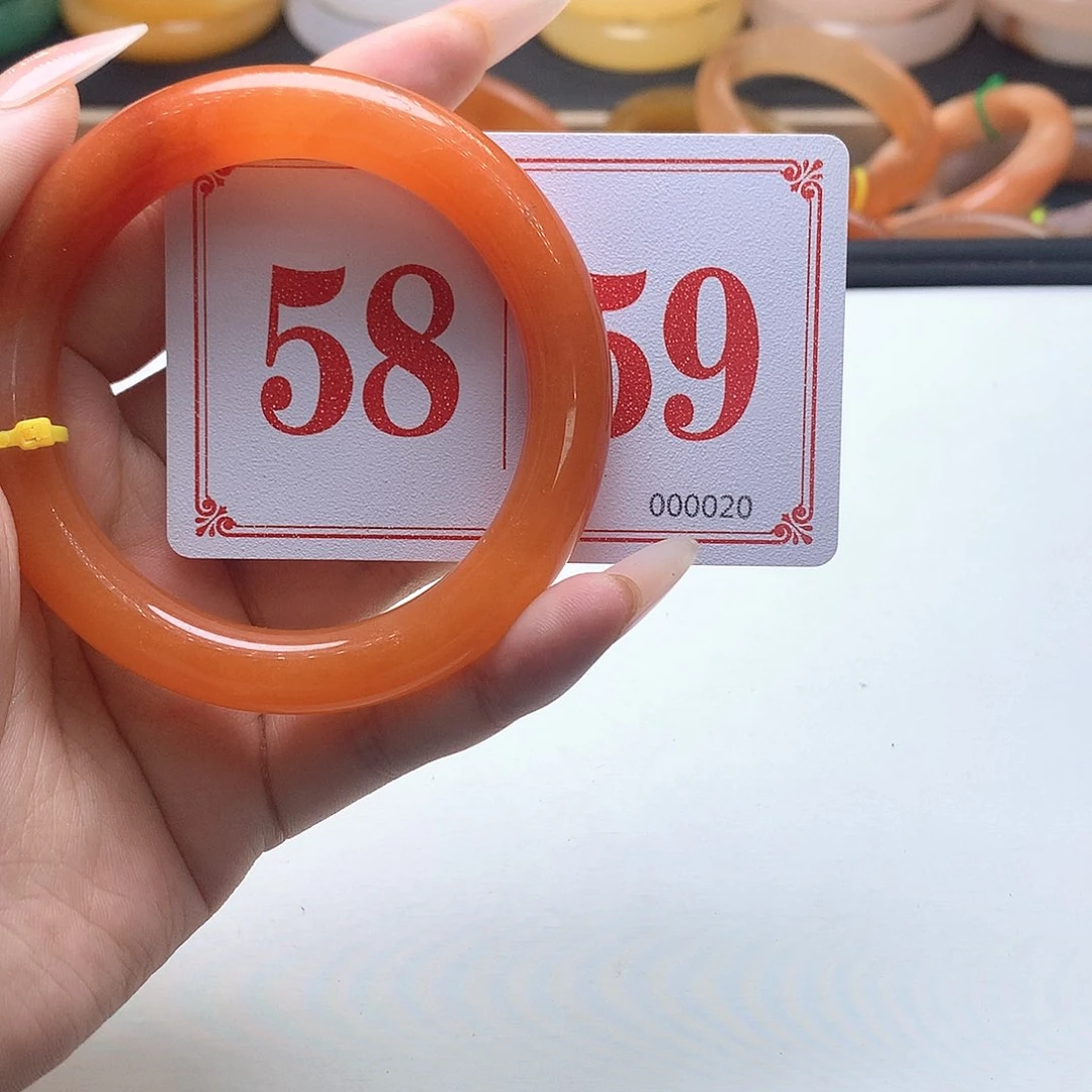 未镶嵌石英质玉（黄龙玉）手镯