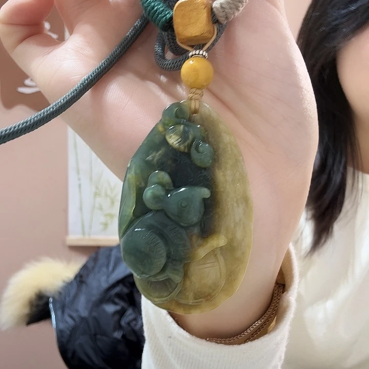 蛇纹石玉未镶嵌颈饰