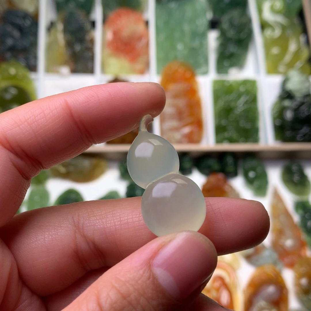 蛇纹石玉未镶嵌挂件葫芦