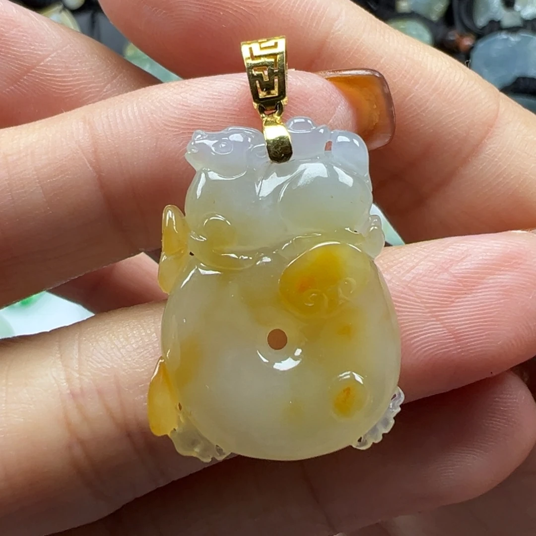 翡翠未镶嵌颈饰马上有钱