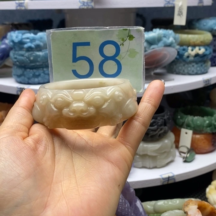 未镶嵌手镯石英岩玉