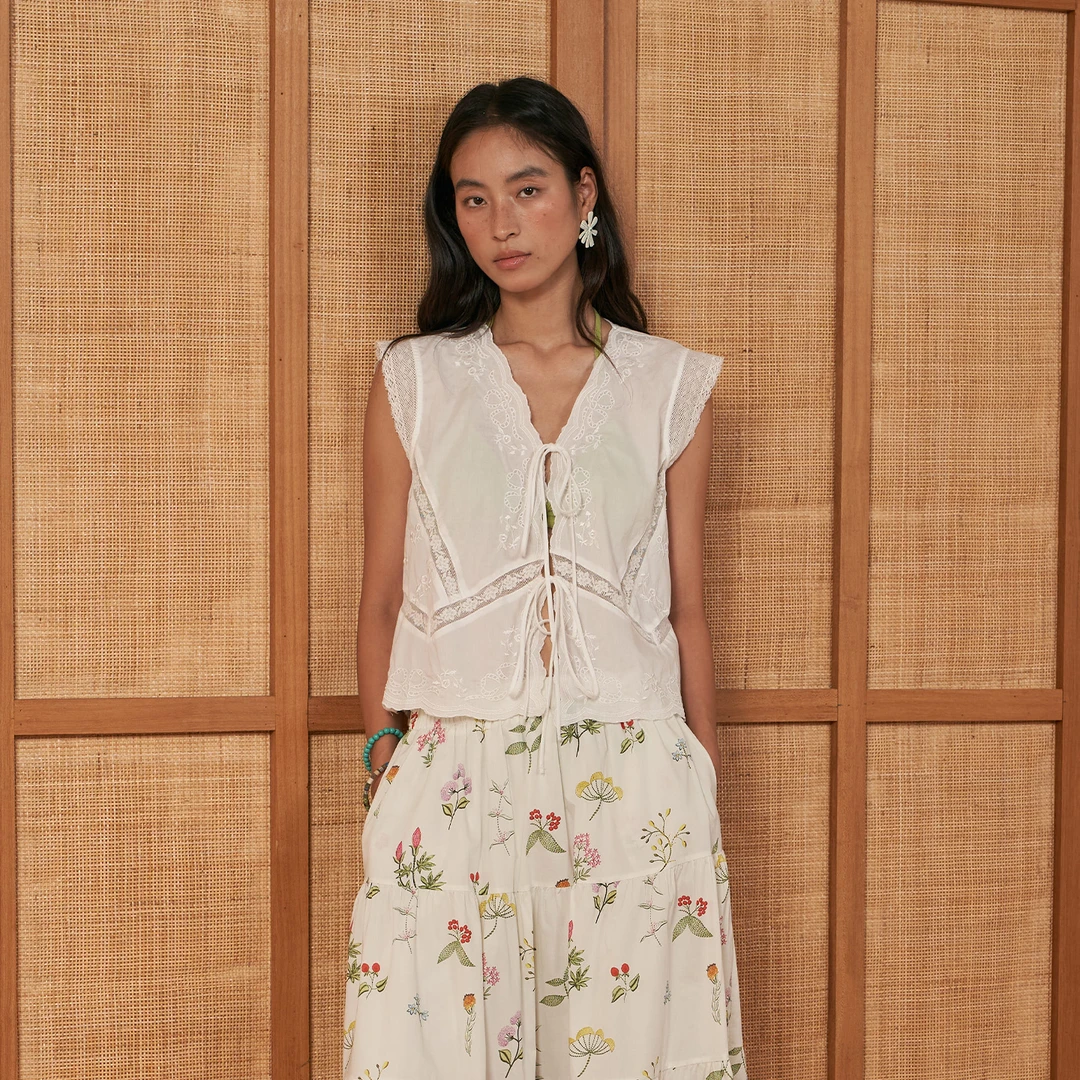 THE ENES 蝴蝶结系带无袖刺绣上衣女甜美花边镂空背心马甲