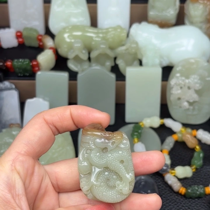 颈饰未镶嵌和田玉