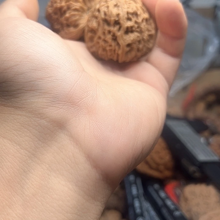 ****冰桃核吊坠南疆石核桃