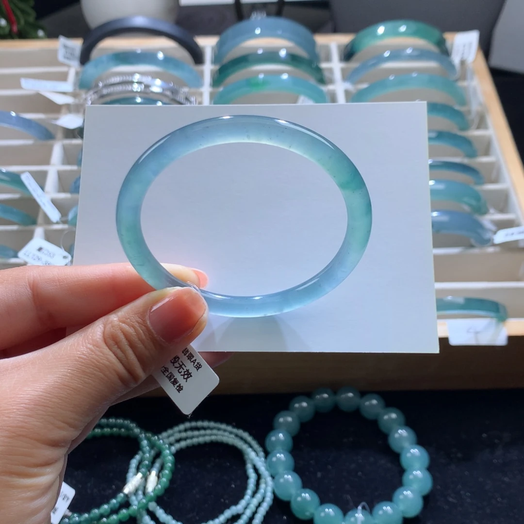 翡翠未镶嵌手镯冰蓝绿
