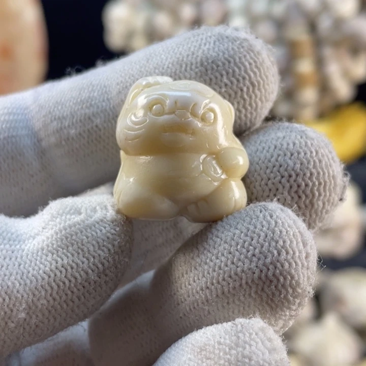 皮质非金属配饰鹿角雕刻一个