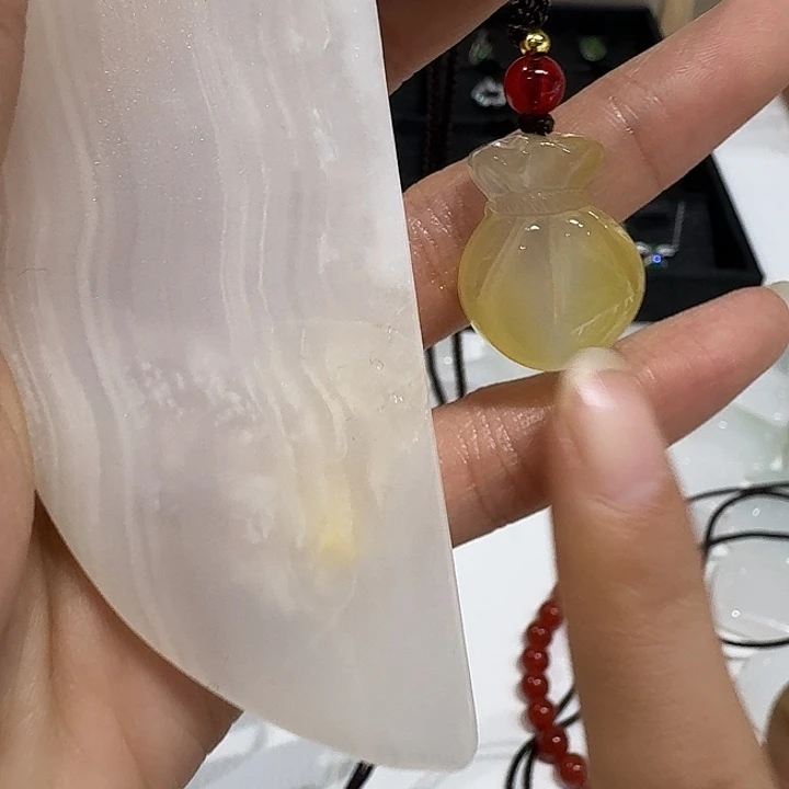 和田玉未镶嵌颈饰