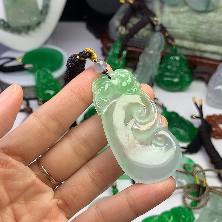 吊坠(赠链)未镶嵌翡翠