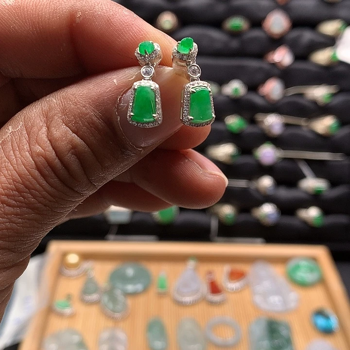 翡翠未镶嵌耳坠缅甸天然A货翡翠