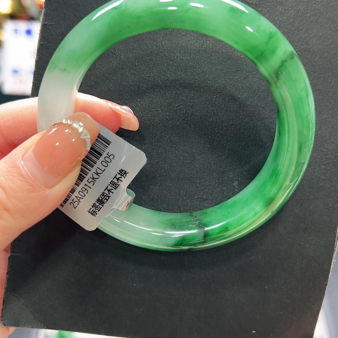 用***户石英质玉未镶嵌手镯