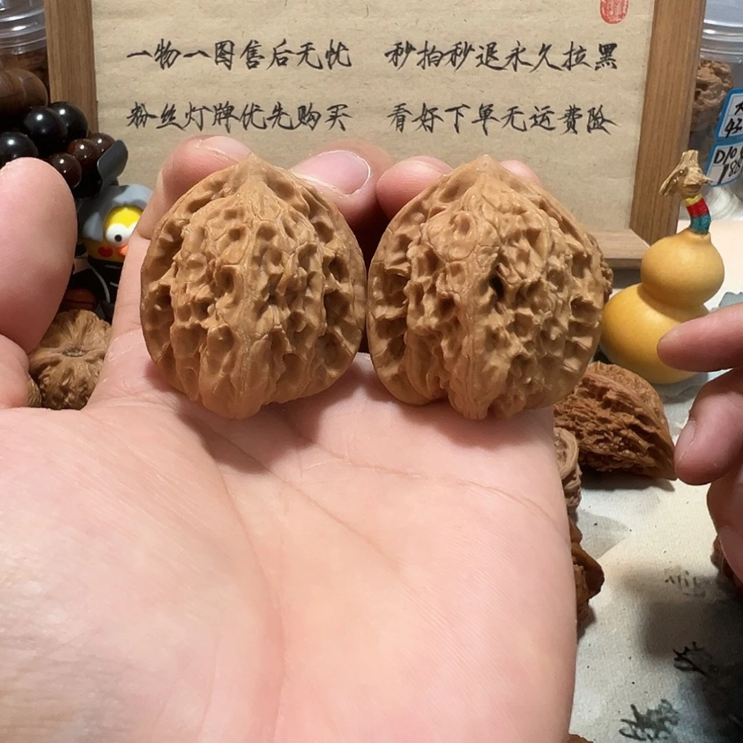32号文玩核桃38尺霞云岭小瑕疵