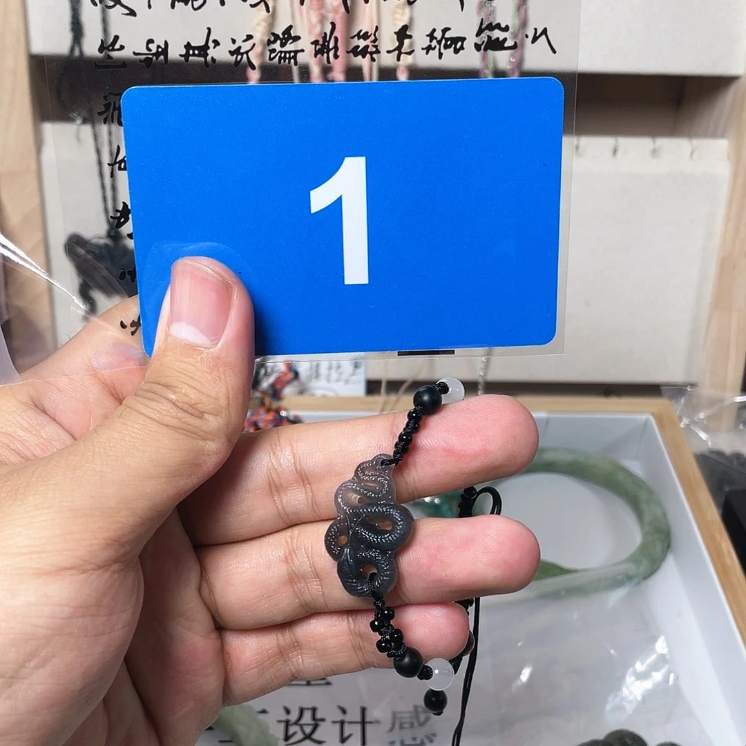 蛇纹石玉颈饰合金