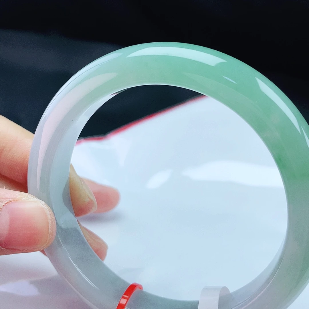 翡翠手镯未镶嵌59圈