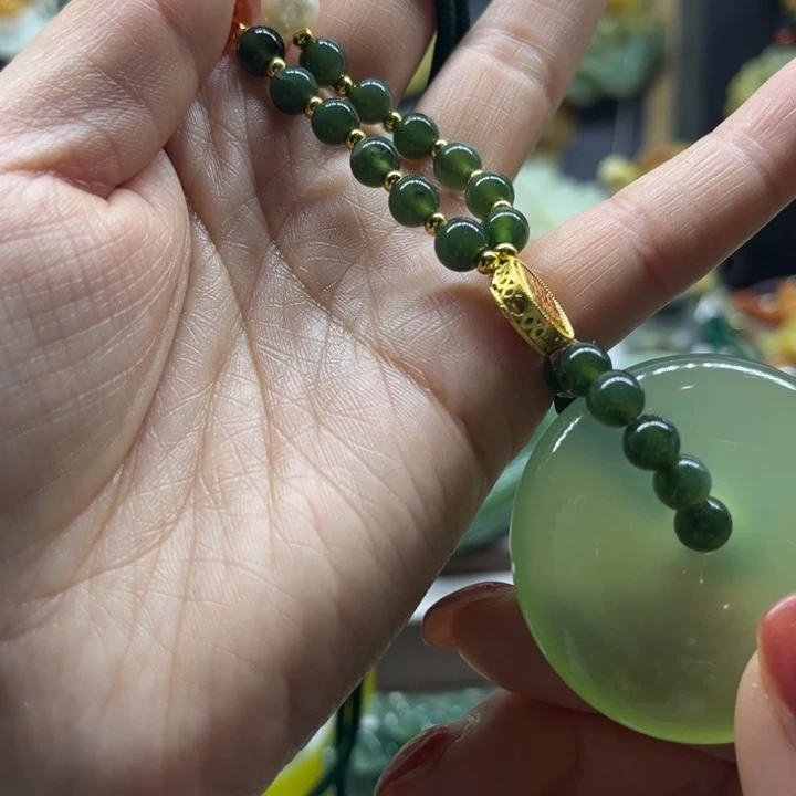 蛇纹石玉未镶嵌颈饰