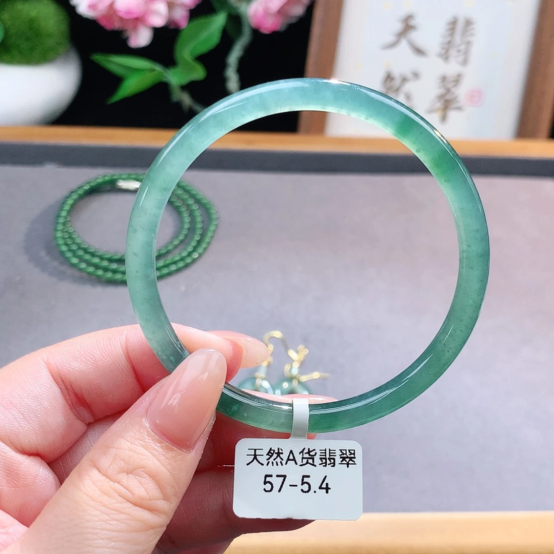 未镶嵌手镯（圆镯）翡翠