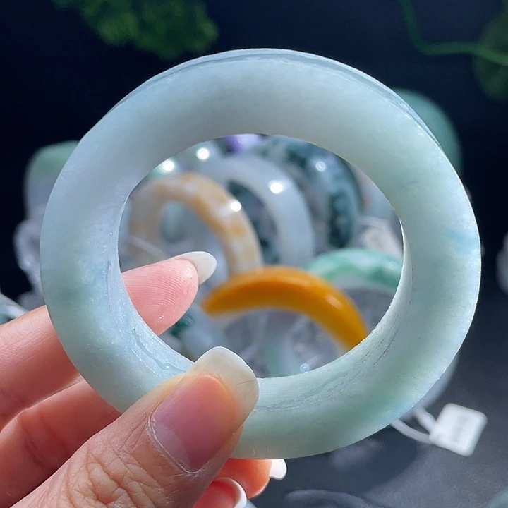 定制翡翠未镶嵌翡翠手镯