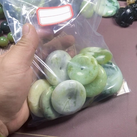 合金蛇纹石玉颈饰