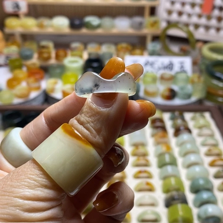 岫玉未镶嵌戒圈岫玉精品指环内径 16 到 19 随机发一个