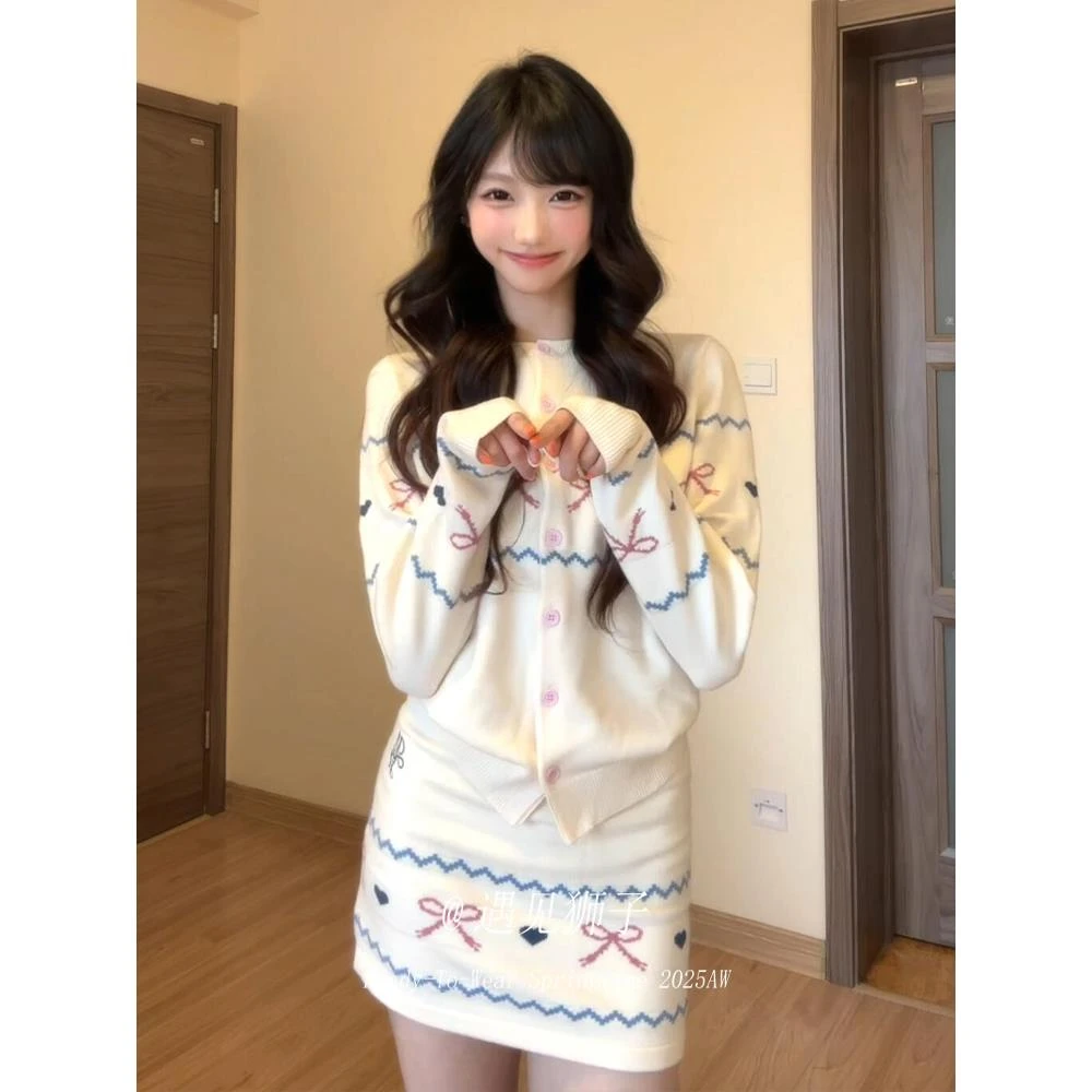 法式复古白色针织开衫半身裙套装女秋费尔岛风提花包臀短裙两件套